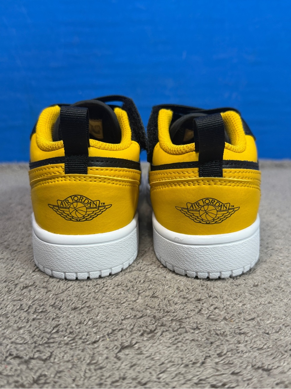 Jordan 1
Low
Yellow Ochre 
PS ALT
Brand new - Picture 2 of 11
